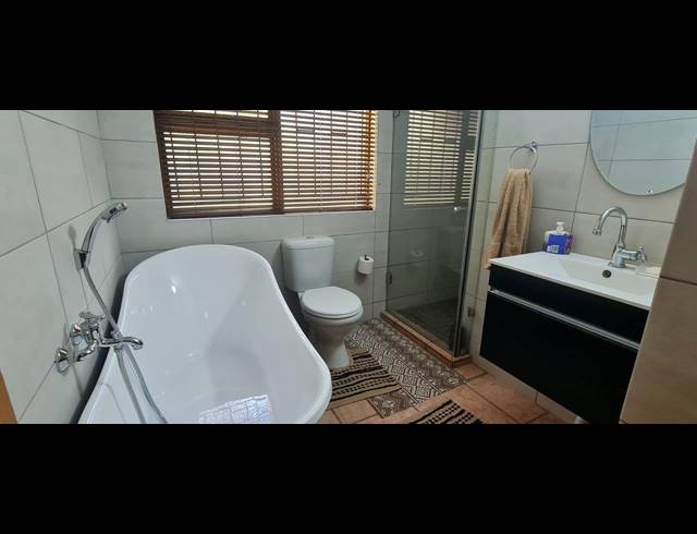 4 BEDROOM HOUSE FOR SALE IN LAKELAND ESTATE